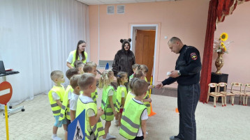 Мишка в гостях у ребят Мишка в гостях у ребят.